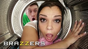 Brazzers – Cewek Mampet Di Situasi Apes, Berujung Nge*** Keras Bareng Bintang-bintang Top