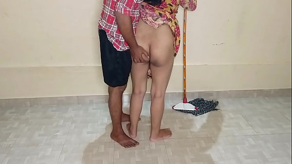 কামওয়ালি আণ্টির মোচা ঘষে, জোরে জোরে চুদলাম, লণ্ড চুষলো, পরিষ্কার বাংলায়!