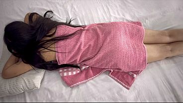 Bokep Nri, Pelayan Pijat Pantatnya Sambil Mainin Memek Sange, Pantat Gede Digenjot.