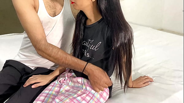 Desi Gadis Desa, Memek Sempit Kontol Gede Om-om, Bokep Seru, Cewek Desa Seksi Bikin Nagih.