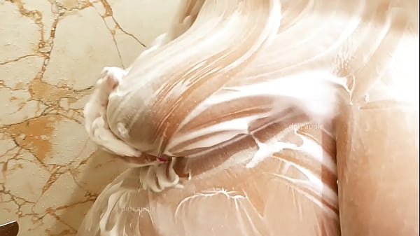 Desi Bhabhi Mandi Basah, Badan Mengkilap, Napsu Menggebu