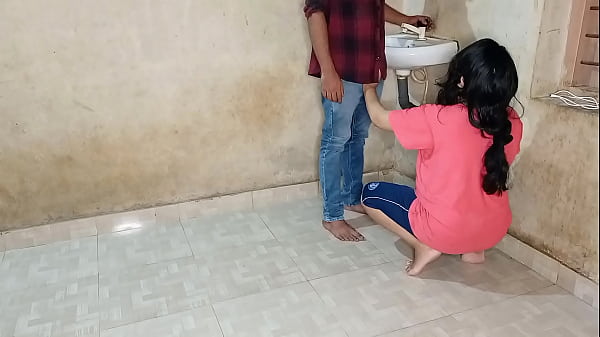 Bhabhi Ne Jawaan Plumber Ko Apni Chut Ki Pyaas Bujhane Ke Liye Bulaya! Xxx Plumber Sex Hindi Mein