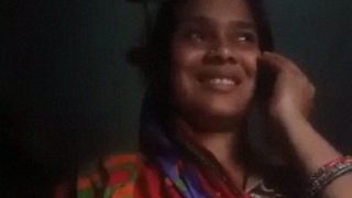 Bini Lagi Telpon Sambil Buka Baju Dan Mainin Diri Sendiri, Video Mms.