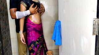Bokep Bhabhi Lagi Digojlok Sama Adik Ipar Di Kamar Mandi, Crot Di Mana-mana