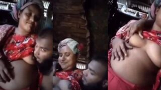 Cewek Bangladesh Lagi Digebuk Tetangganya, Sambil Nyedot-nyedot Teteknya Yang Montok.