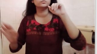 Long Haired Desi Bhabhi Telanjang Sambil Mandi, Video Klip Bikin Nafsu Naik