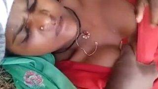 Pelan-pelan Ngentot Threesome Sama Cewek Desa, Nikmatin Tiap Tusukan