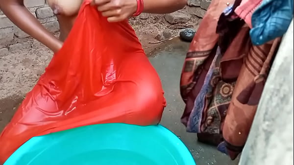 Rati Mandi Di Kamar Mandi, Suara Hindi Bikin Makin Basah.