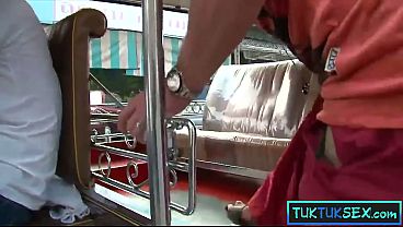 Gadis Thai Montok Diangkut Tuk-tuk Untuk Ngewe Seru