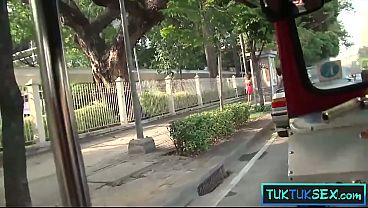Milf Thailand Naik Becak, Langsung Nungging Di Kontol Gede