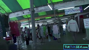 Dua Bule Ngacak-ngacak Lidah Tajam Cewek Thailand Mulus