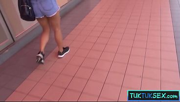 Gadis Thailand Liar Digebuk Di Dalam Tuk-tuk, Langsung Digiring Ke Kamar Hotel Biar Makin Puas