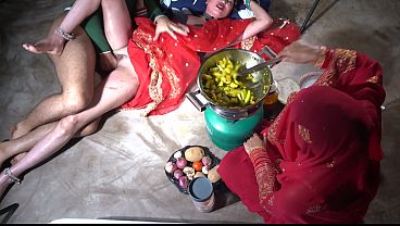 Ibu Tiri India Desi Lagi Ml Di Dapur, Ngomong Kotor Bahasa Hindi Bikin Makin Panas.