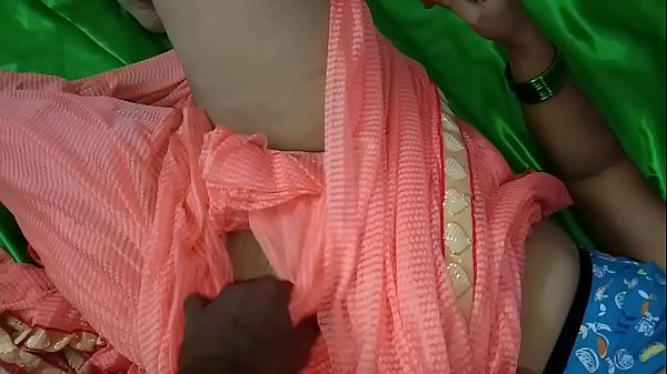 Desi Savita Lagi Chudai Karte Hue, Gaand Phati Padi Hai
