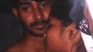 Ngentot Sedarah Kakak Adik Tamil, Nafsu Liar Menggoda Di Ranjang