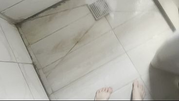 Aku Nemuin Getol Di Kamar Ibu Tiri Arabku, Terus Kucoba Kasih Dia Kontol Asli.