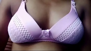 Malam Ini, Gadis India Super Panas Siap Bikin Lo Meleleh—satu Gigitan Aja Bikin Lo Minta Lagi.