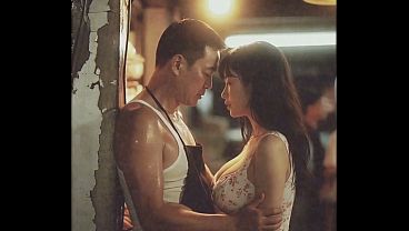 80年代的中国辣妹在菜市场玩湿身调情，勾得人腿软