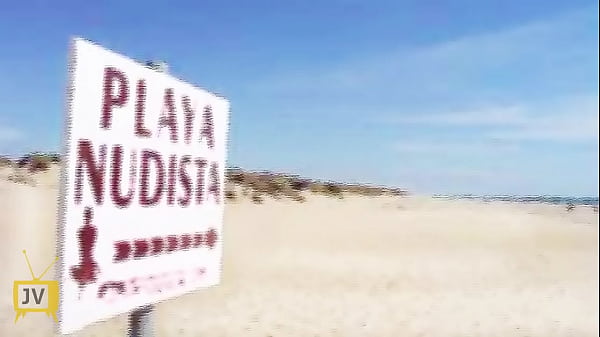 Di Pantai Nudis Bareng Keluarga, Bikin Makin Panas Dan Basah.